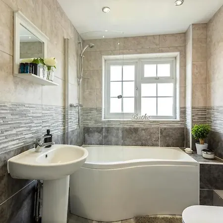 Bright & Spacious With Garden & Parking Nottingham Exterior photo