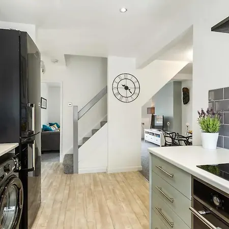 Bright & Spacious With Garden & Parking Nottingham Exterior photo